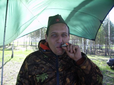 EW1ACC с самокруткой в перерыве.