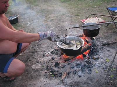 Головешку конечно в ушицу.