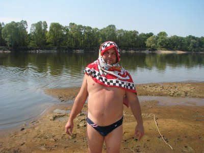Еще одна девушка с того берега.