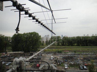 Сверху-144МГц, снизу-432МГц, между ними 36эл. 1296