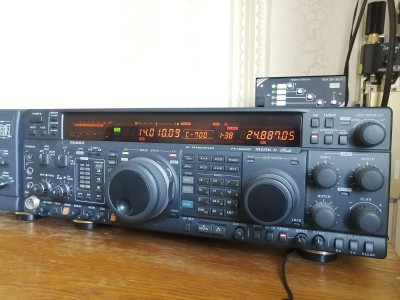 FT-1000 MkV Field 2.jpg