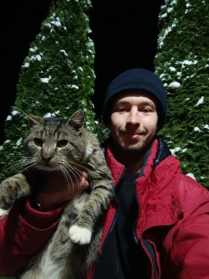 Наш один из трёх котиков которые  ловят мышей на EW5A чтобы провода были целые.