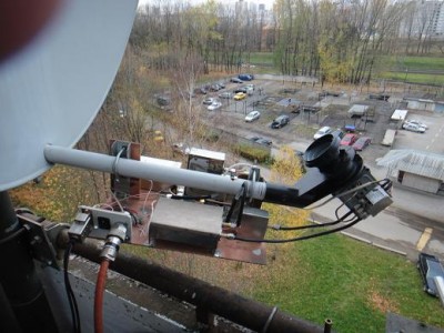 10GHz.JPG (65.99 КБ) 60190 просмотров Трансвертер 10 ГГц. ПЧ=432МГц. Пока без корпуса, так как не решен вопрос по РА.<br />Мощность 150 мВт, надо поднять хотя бы до 1 Вт, что бы можно было работать с отражением от дождя. Со всеми "тропо корреспондентами" в радиусе 300 км, уже сработал.