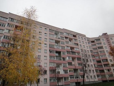 dom.JPG (68.42 КБ) 59903 просмотра Моя лоджия на 8-м этаже "смотрит" на 300 градусов. Из-за изгиба дома, юг закрыт.<br />Рабочий азимут 245-355 градусов