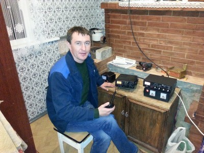 EW4MKC,получает инструкции от EW2CC о правильном проведении мероприятия.