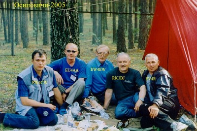 Осиповичи-2004. Встреча старых знакомых: <br />EW4CW - Сергей (Serg), EU4AA - Павел (Pavel), EW4EW - Николай (Nick), RK3BJ (ex: EW7SF)- Сергей (Serg), EV4R - Алексей (Alex)